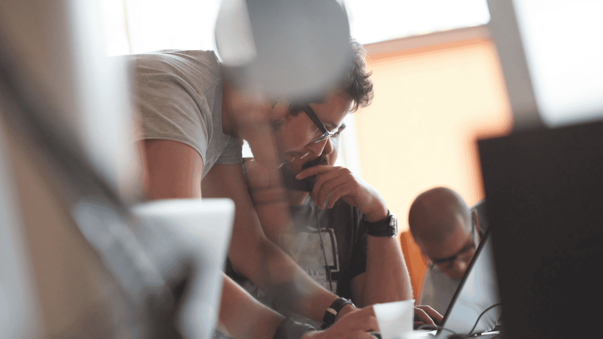 starting-automation-agency-team-collaboration Team collaborating on starting an automation agency business